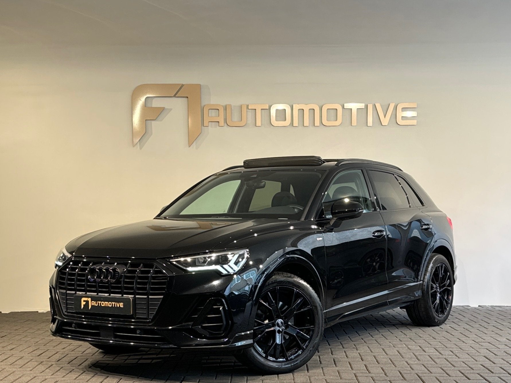Audi Q3 35 TFSI S Line Pano|Camera|Sfeer|CarPlay|NL Auto|NAP, 4 cilinders, 150 pk, Zwart, Origineel Nederlands
