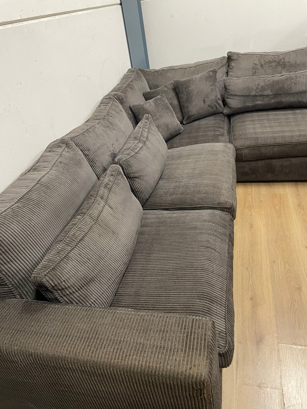 Mooie luxe taupe bruine ribstof hoekbank - GEREINIGD!!!, Ophalen, Luxe, Hoekbank, 300 cm of meer