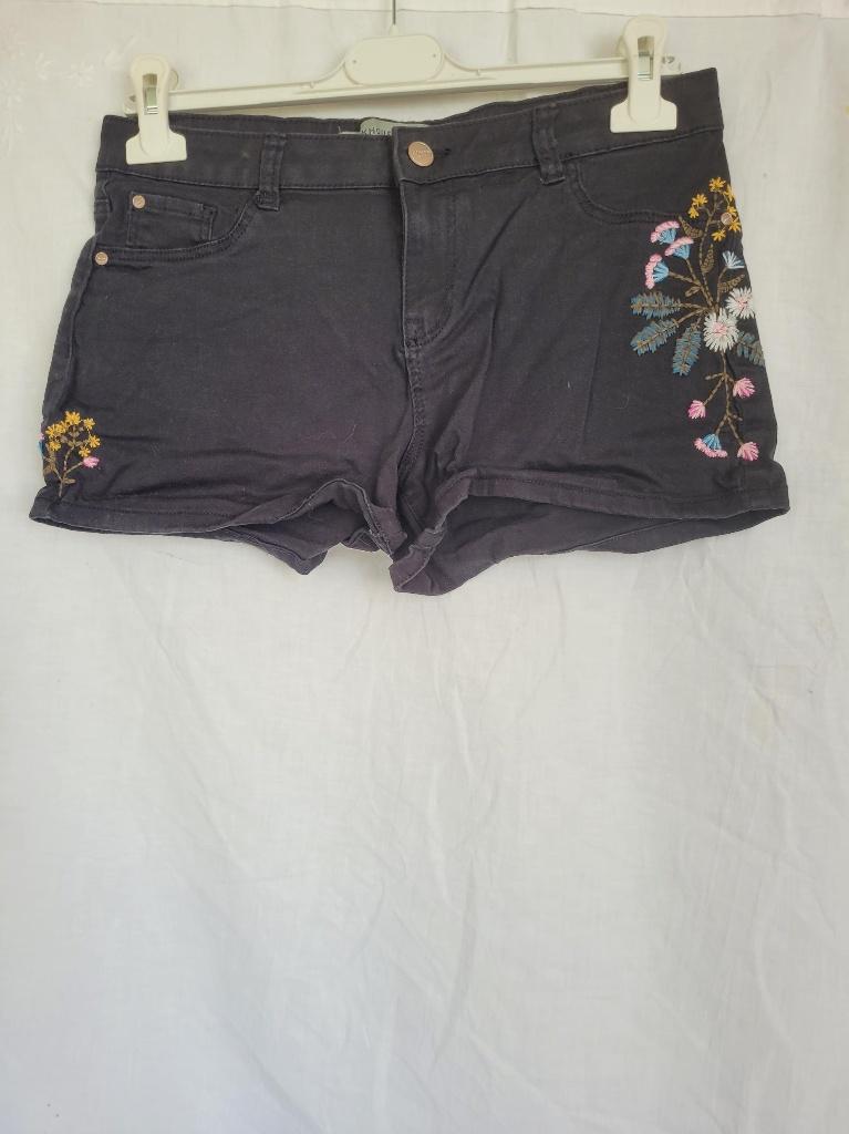 Stoere zwarte korte broek, stiksel mt 40 merk Clockhouse, ., Zwart, Ophalen of Verzenden, Zo goed als nieuw