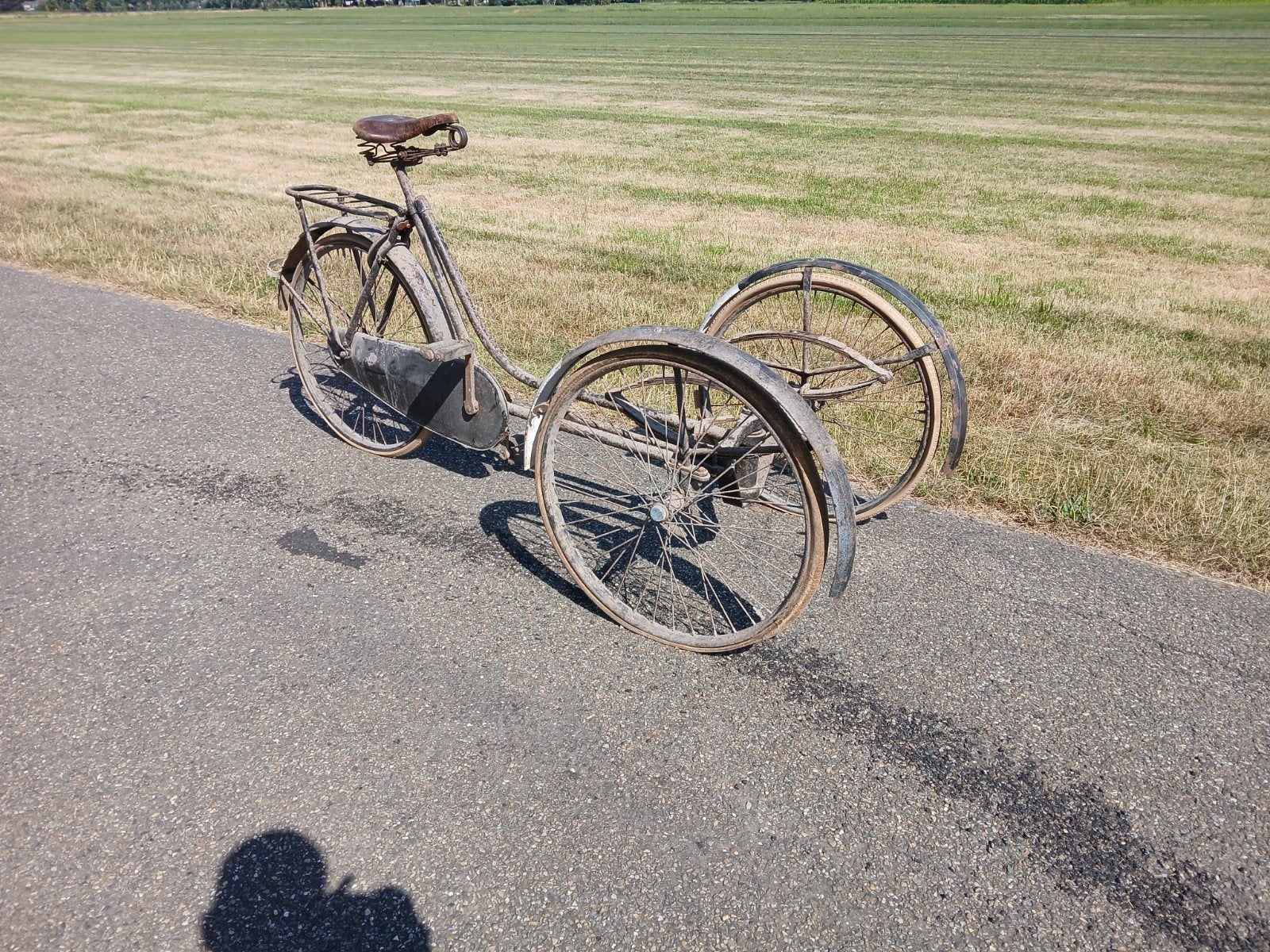 Zondervonst invalidenfiets, Fietsen en Brommers, Fietsen | Bakfietsen, Ophalen, Gebruikt, Terugtraprem, 1 kind