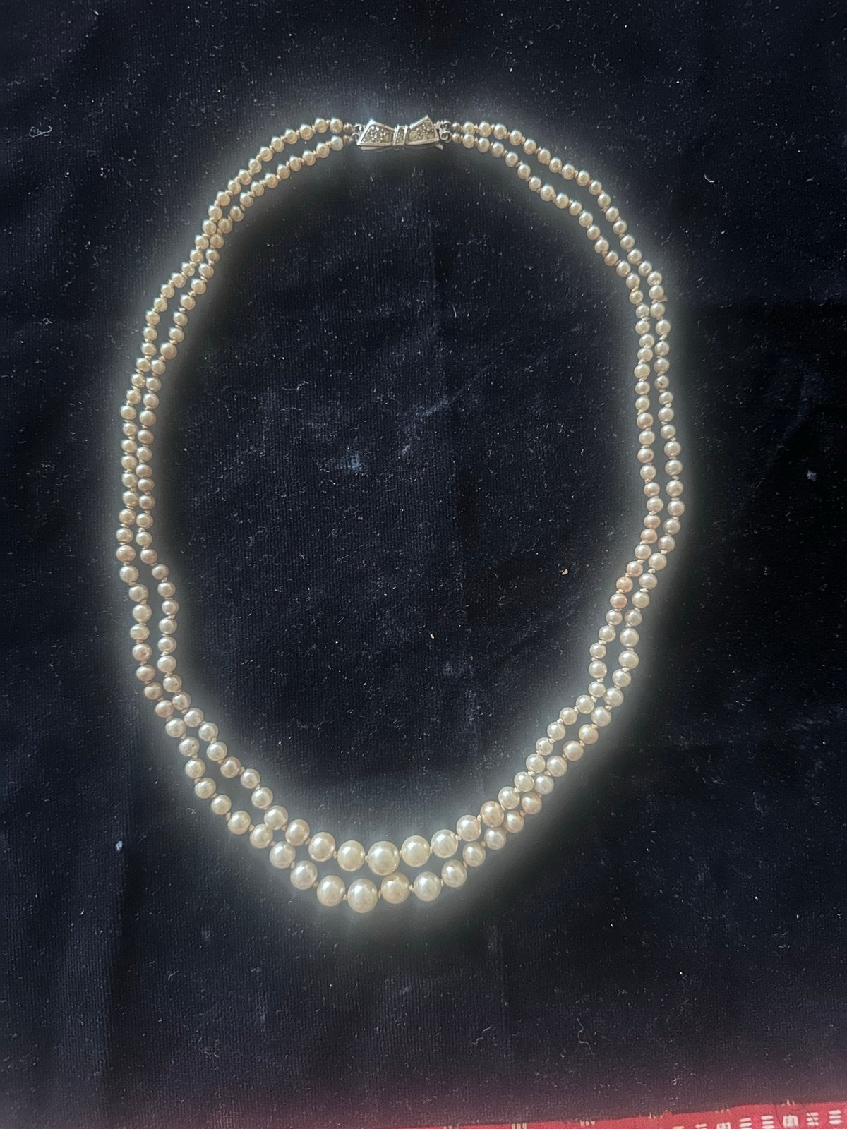 Art deco parelketting met zilveren striksluiting en strass, Gebruikt, Wit, Ophalen of Verzenden, Zilver