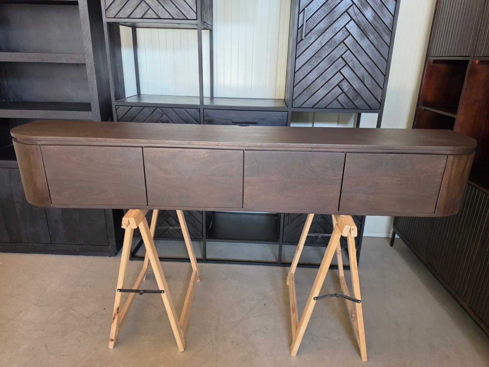 Zwevend TV-meubel Excellent Brown 200 cm met 4 deuren, Info@meubeloutletmeppel.nl, Excellent, Ophalen of Verzenden, Zo goed als nieuw