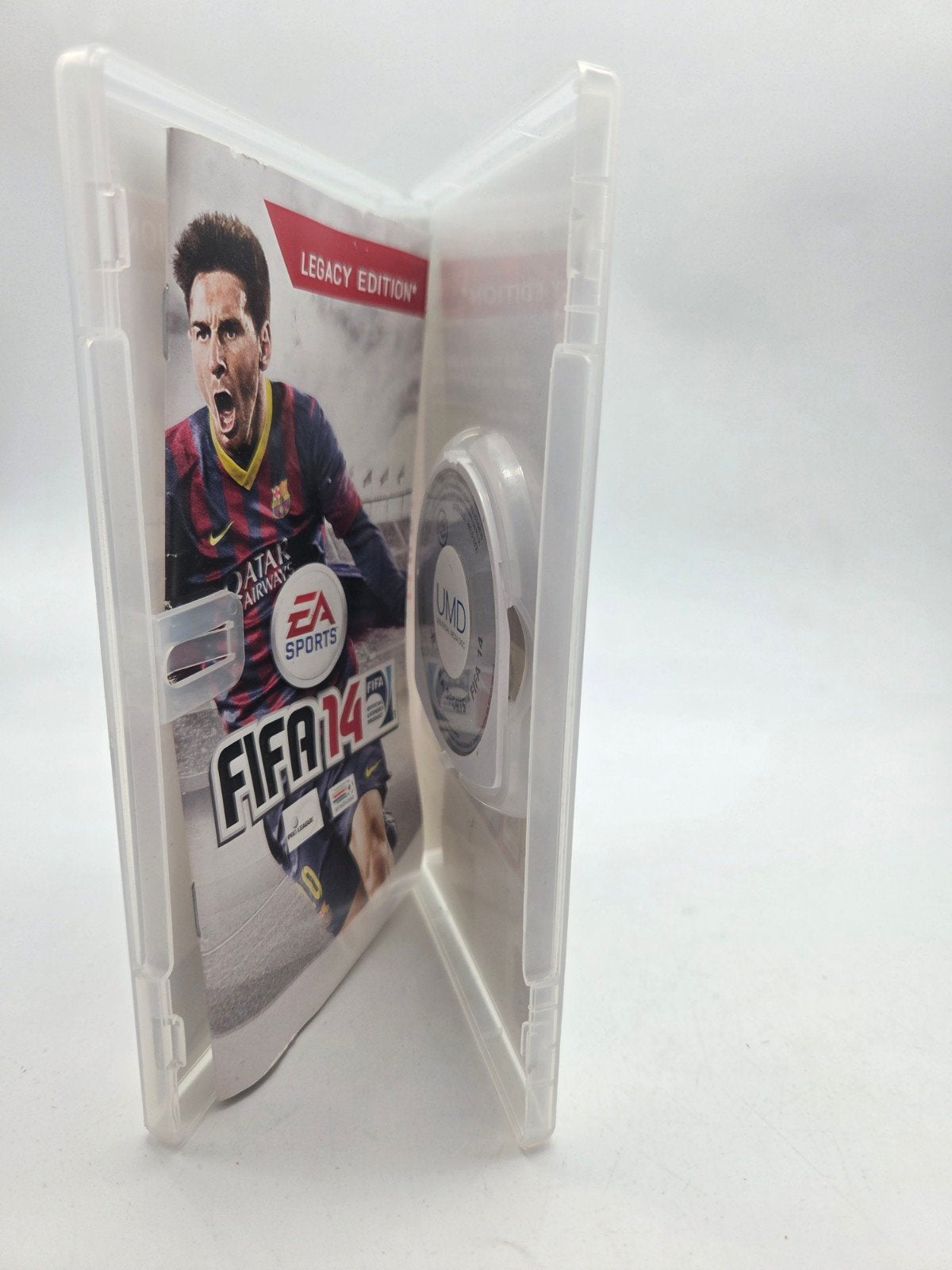 FIFA 14 Legacy Edition PSP - Voetbalspel, Spelcomputers en Games, Gebruikt, Electronic Arts, 1 speler, EA Swiss Sàrl, Place du Molard 8, 1204 Genève, Zwitserland