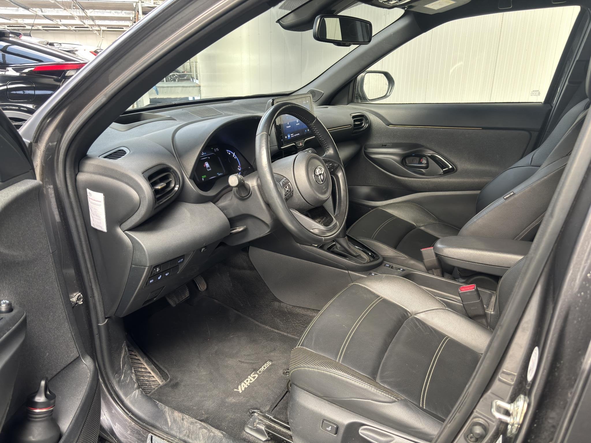 Toyota Yaris Cross 1.5 Hybrid Launch Edition Stuur/Stoel en, Gebruikt, 116 pk, Bedrijf, Automatische klimaatregeling