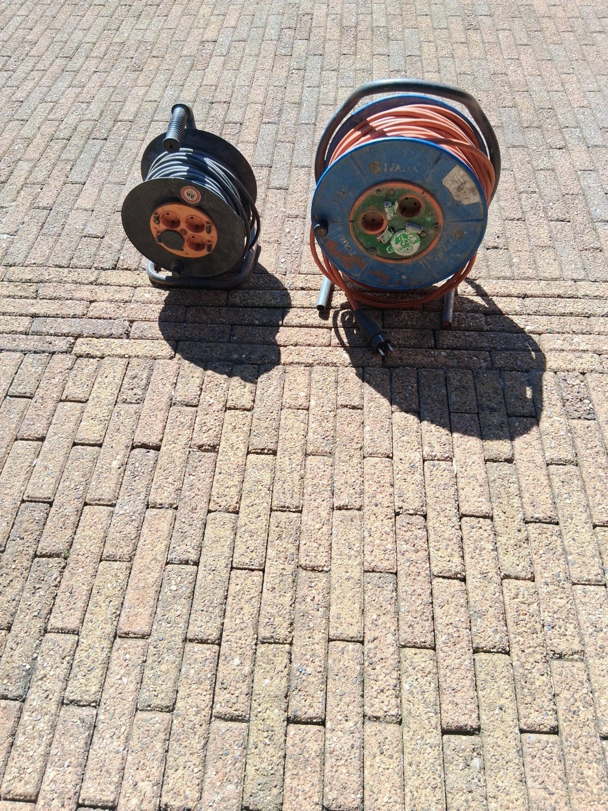 2 kabelhaspels 1 x ca 30m en 1x 50 m, Tuin en Terras, Tuinvazen, Ophalen of Verzenden, Gebruikt