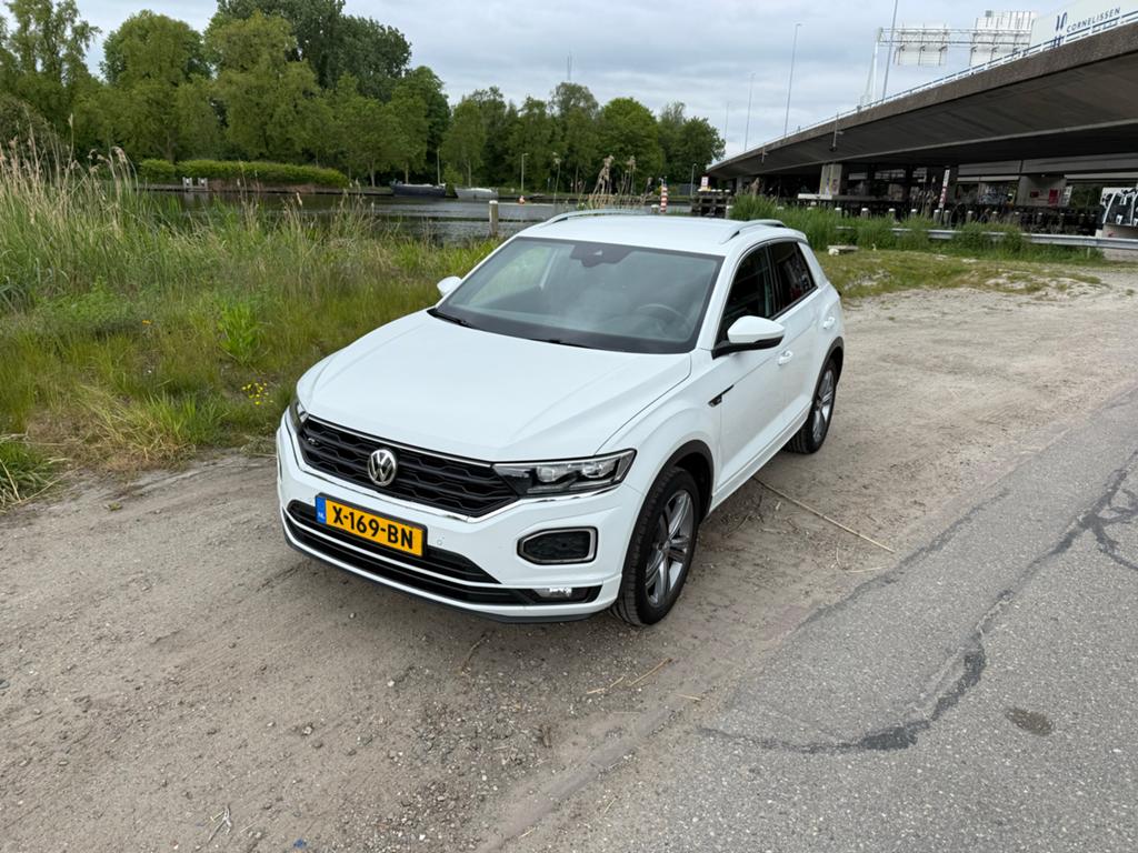 Volkswagen T-Roc R-line 2020, Voorwielaandrijving, 1498 cc, Zwart, 4 cilinders