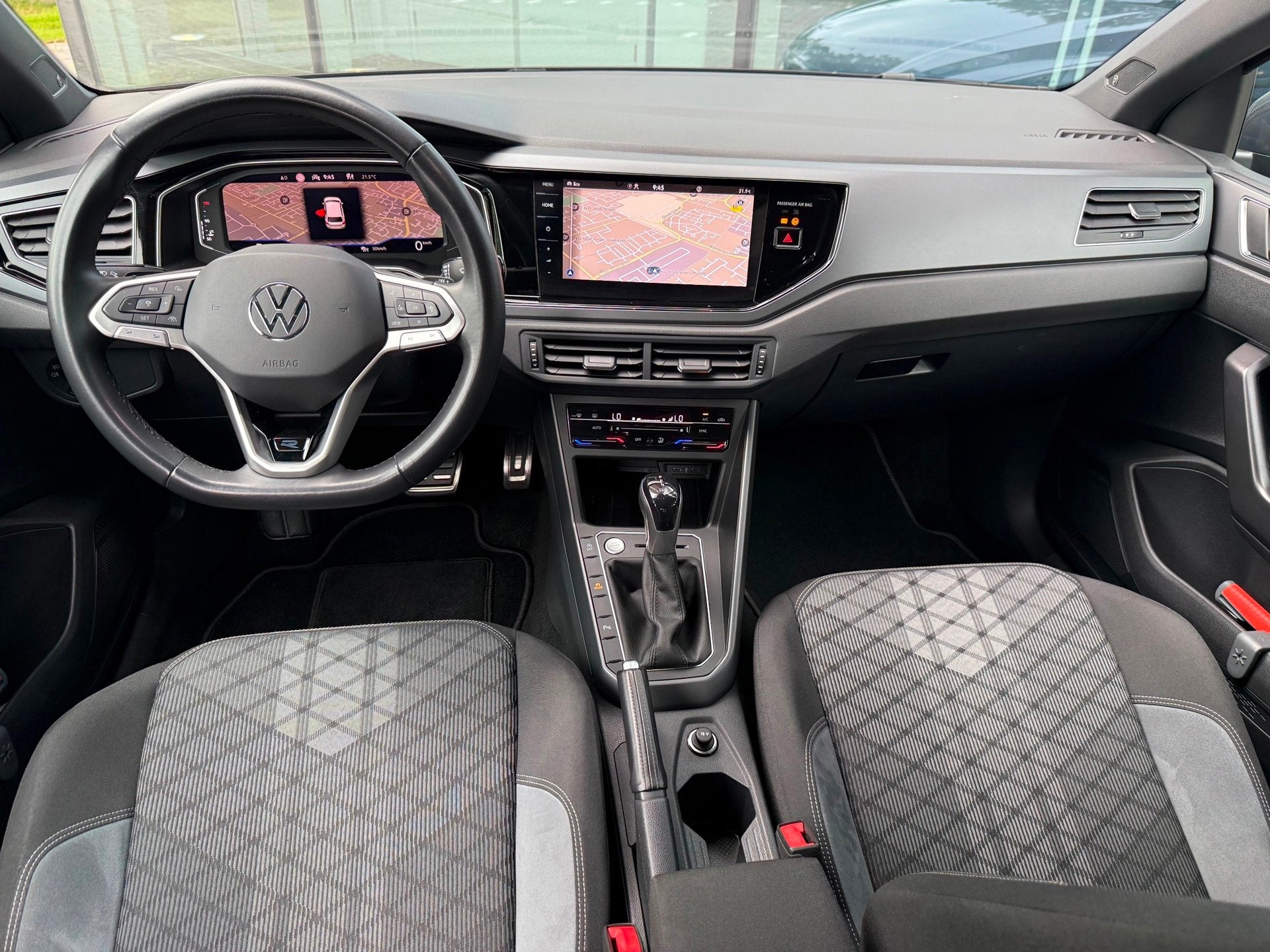 Volkswagen Polo 1.0 TSI R-Line - Automaat - Navi - Camera -, Auto's, Dealer onderhouden, Gebruikt, Leder en Stof, 49 €/maand