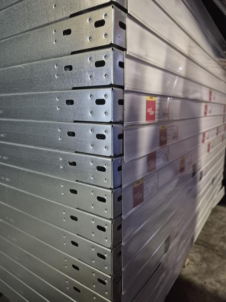 Stellingkast gebruikt met kaarthouders, Ophalen, Gebruikt