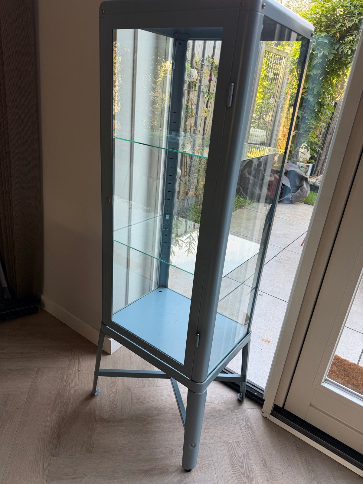Glazen vitrinekast van Ikea FABRIKÖR, Ophalen, Minder dan 50 cm, Gebruikt, Glas