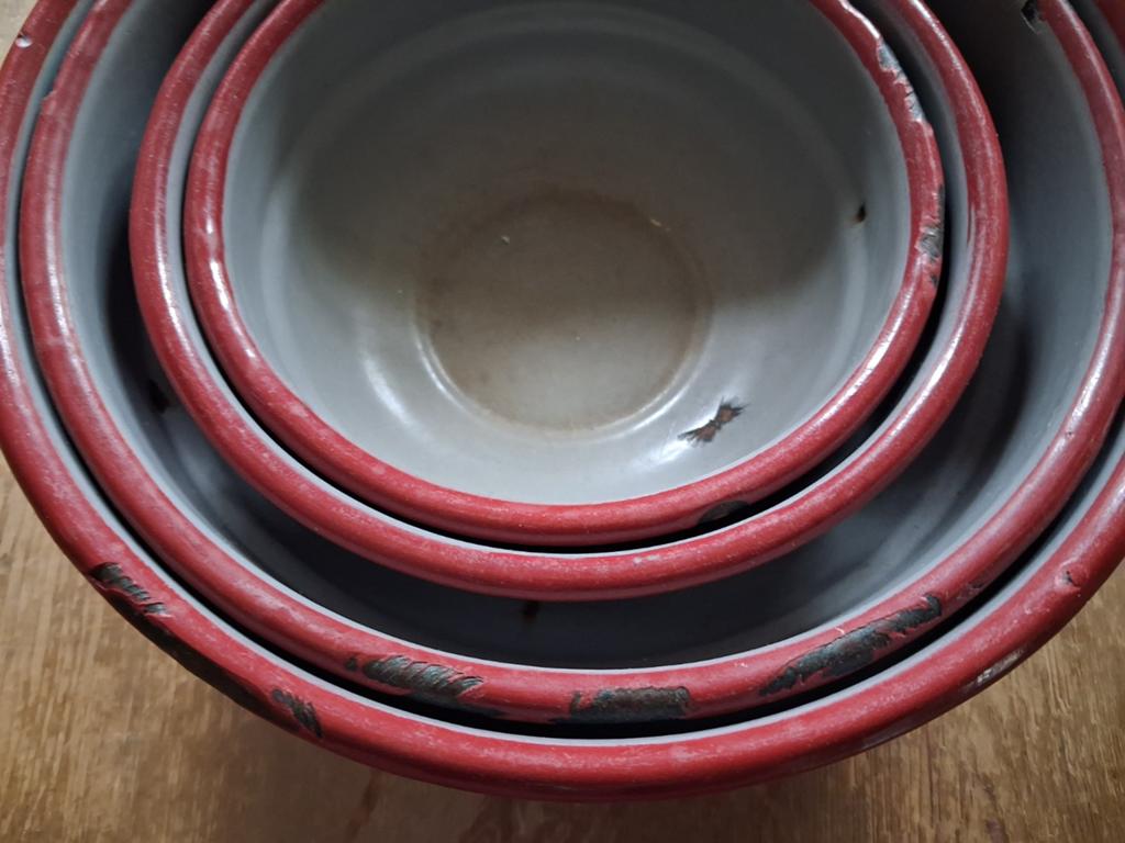Schalen, geëmailleerd uit grootmoederstijd. Rood oranje., Ophalen of Verzenden