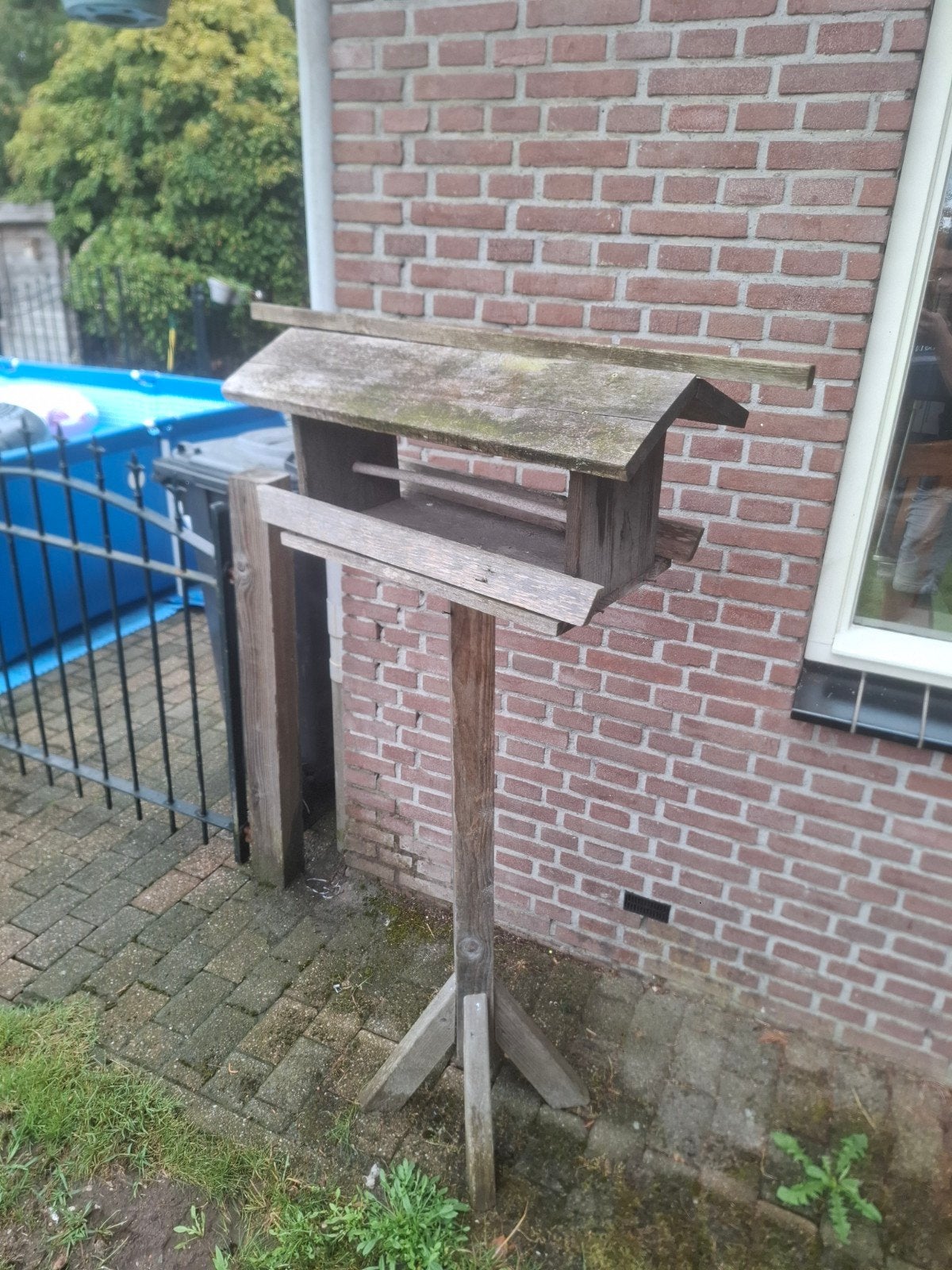 Houten Vogel Voederhuis op Paal - Gebruikt, Ophalen of Verzenden, Gebruikt