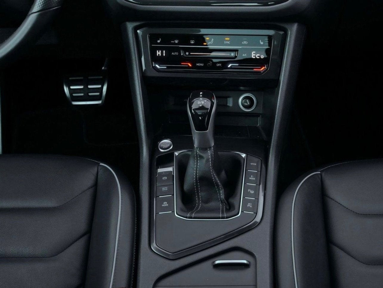 Volkswagen Tiguan 1.4 TSI eHybrid R-Line Business+ Pano Lede, Auto's, Volkswagen, Gebruikt, Zwart, 4 cilinders, Zwart