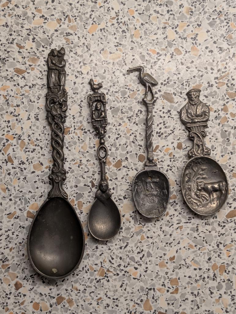 4 oude  tinnen lepels, Ophalen of Verzenden