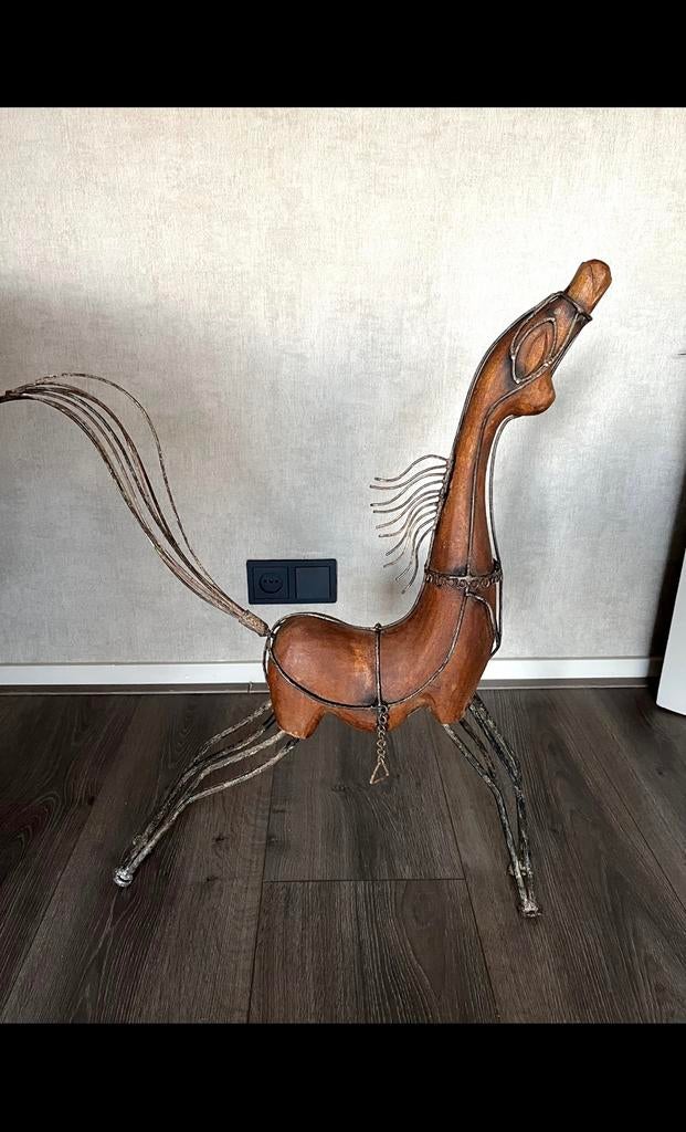 Houten paard, Ophalen