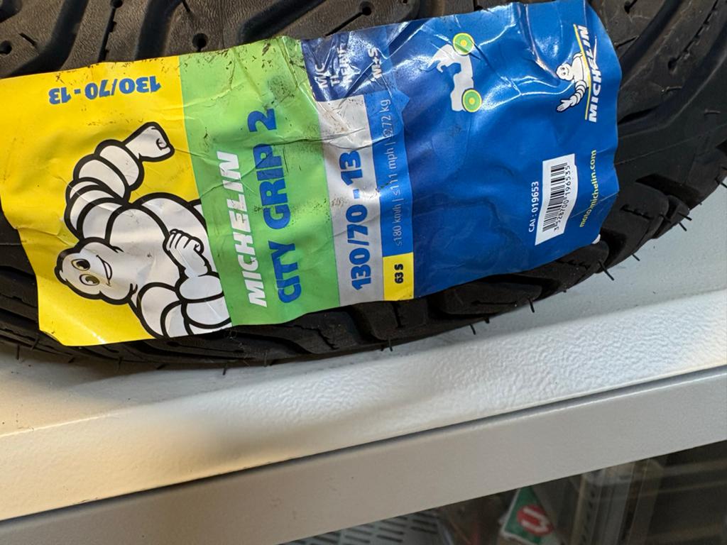 Nieuwe Michelin City Grip 2 band 130/70-13, Auto-onderdelen, Banden en Velgen, 13 inch, Nieuw, Ophalen of Verzenden, 135 mm