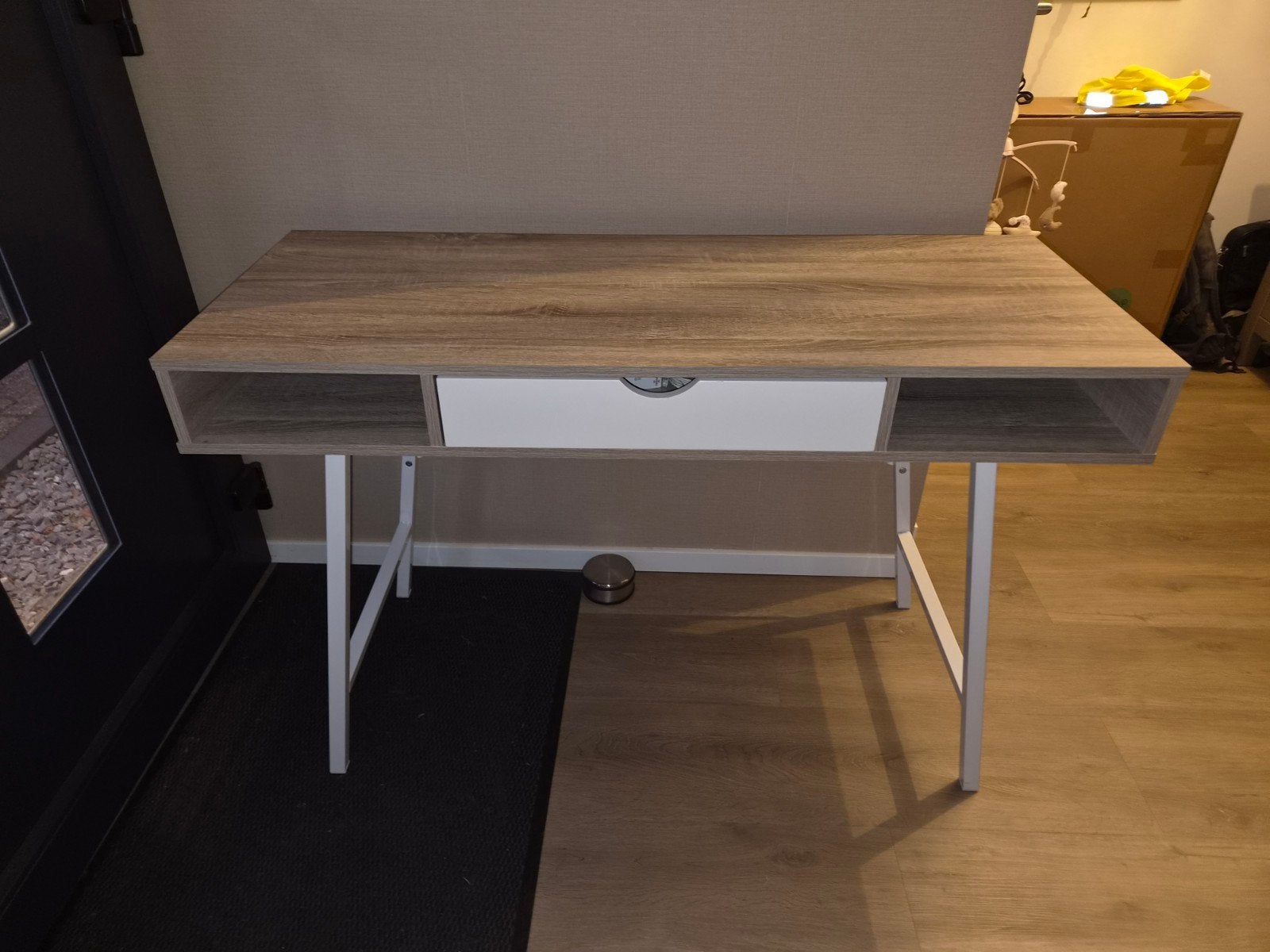 Jysk Abbetved bureau licht eiken/wit met LED-strip, Huis en Inrichting, Bureaus, Ophalen