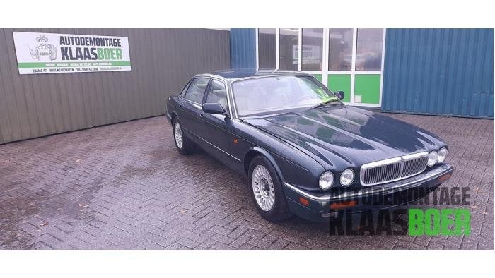 Scherm rechts-voor van een Jaguar XJ (HFL), Gebruikt, -, -, Ophalen of Verzenden