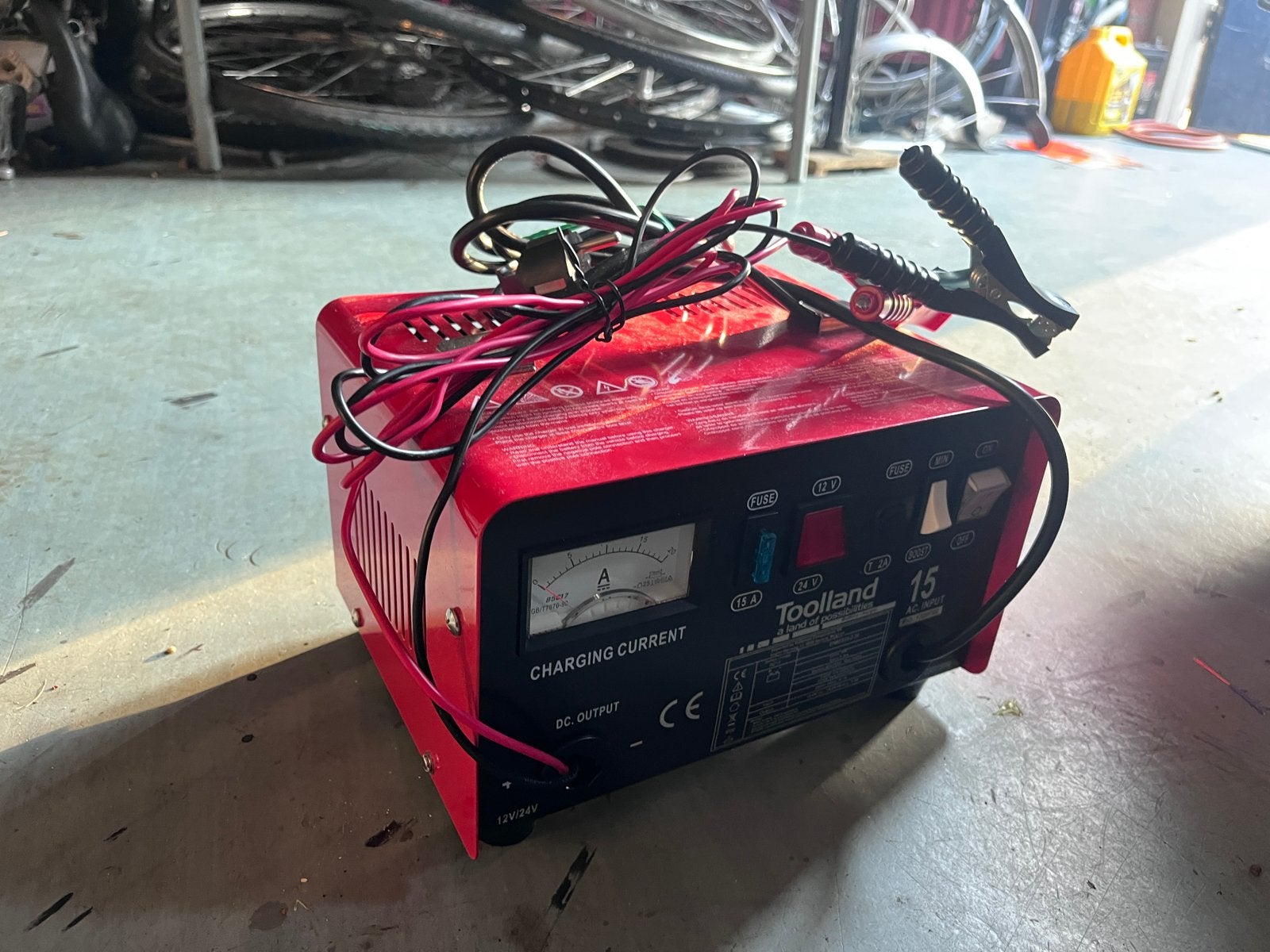 Toolland Acculader 12V/24V - 15A, Ophalen of Verzenden, Gebruikt