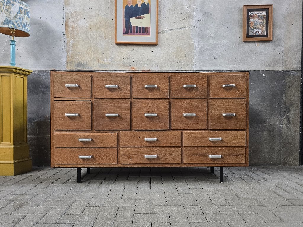 Vintage Apothekers Kast Zwart | Dressoir & Ladekast Hout, Huis en Inrichting, 150 tot 200 cm, Ophalen of Verzenden, Vintage Antiek Landelijk Modern