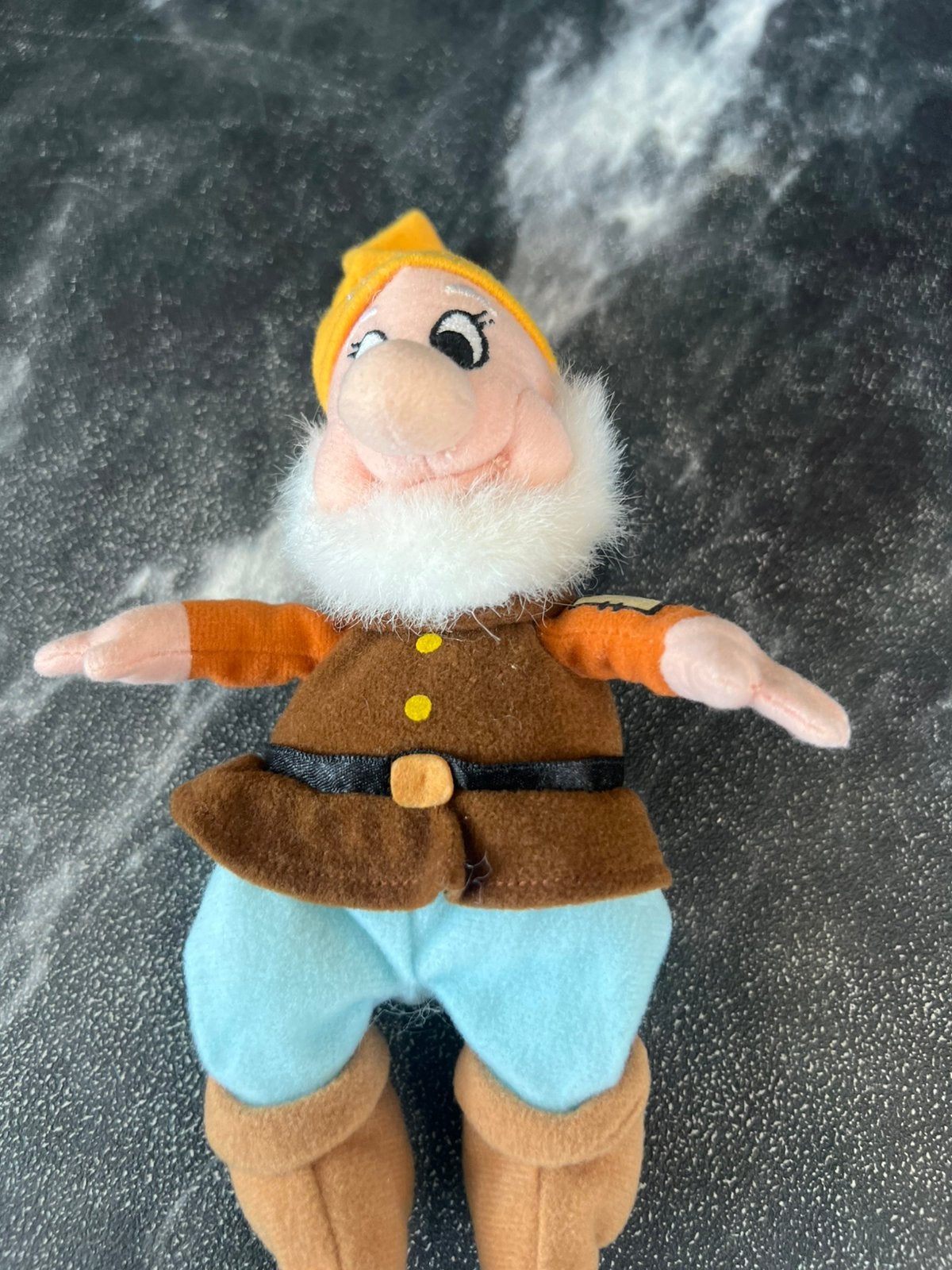 Disney knuffel Happy 20 cm sneeuwwitje, Ophalen of Verzenden, Sneeuwwitje of Doornroosje, Zo goed als nieuw, Knuffel