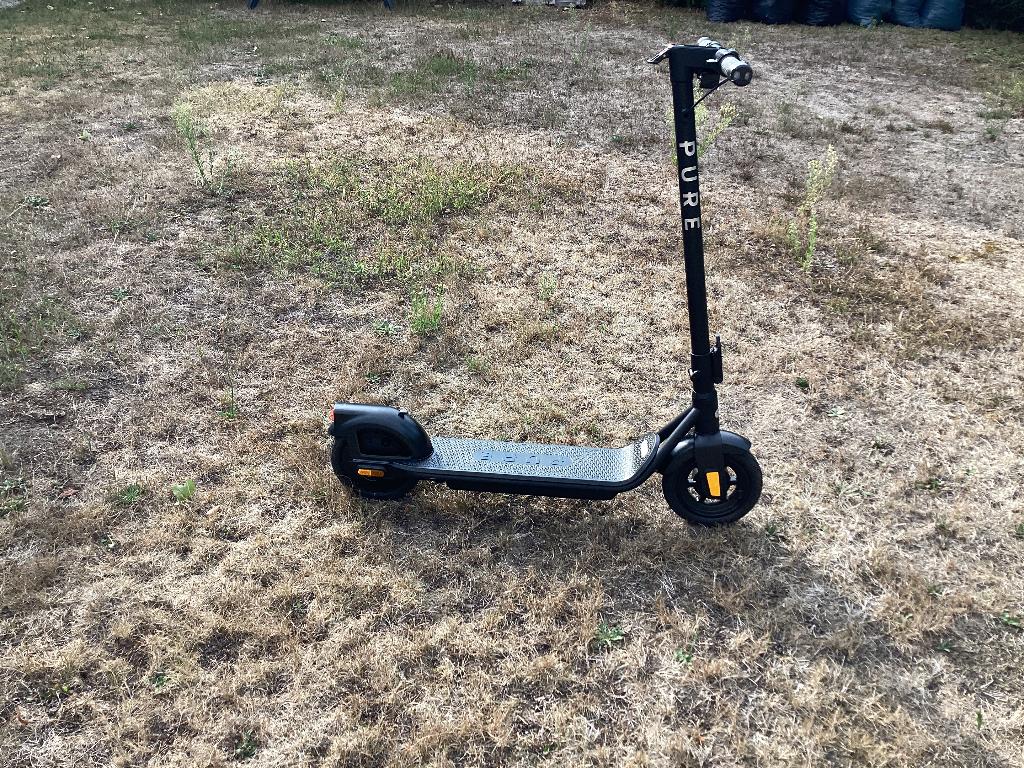 PURE ELECTRIC step Pure Air3 Matte Black Nieuwst (47km), Fietsen en Brommers, Steps, Ophalen, Zo goed als nieuw, Elektrische step (E-scooter)