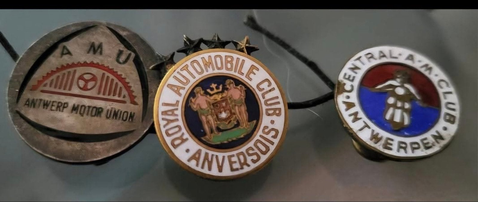 Antwerpse Moto Club emaille Plaquettekes & vestpins, Verzamelen, Merken en Reclamevoorwerpen, Ophalen of Verzenden, Gebruikt