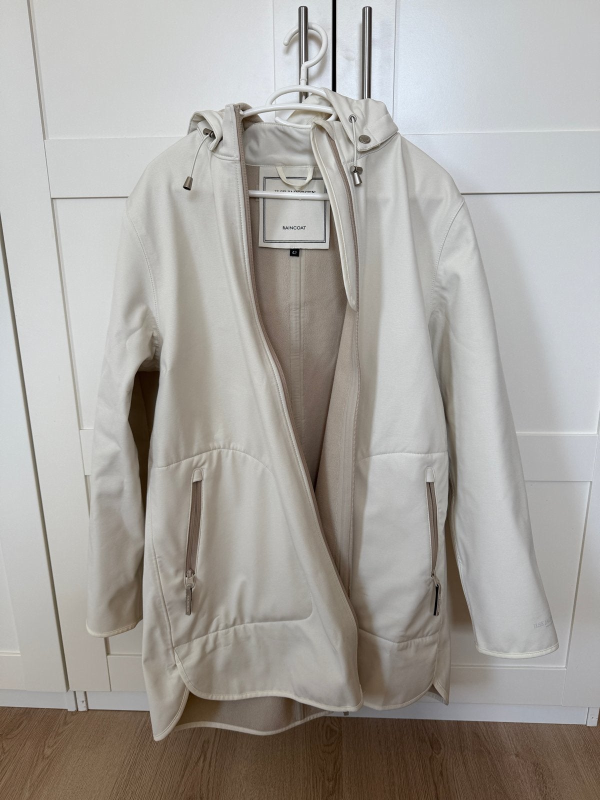 Ilse Jacobsen Hornbæk regenjas parka - Maat 42, Ophalen of Verzenden, Zo goed als nieuw, Maat 42/44 (L), Beige