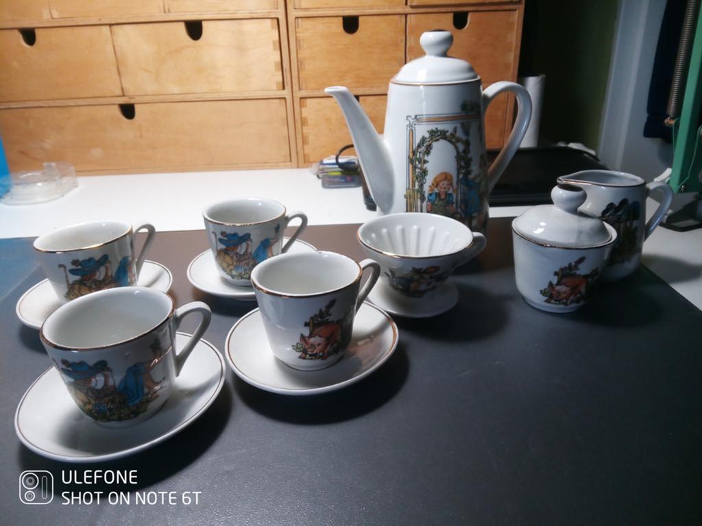 Vintage kinderservies met sprookjesfiguren, Antiek en Kunst, Antiek | Speelgoed, Ophalen of Verzenden