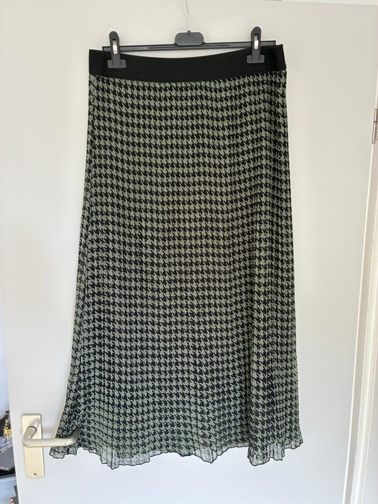 Mooie plissérok van Elvira Collections, mt  42. Als nieuw, Kleding | Dames, Rokken, Zwart, Maat 42/44 (L), Ophalen of Verzenden