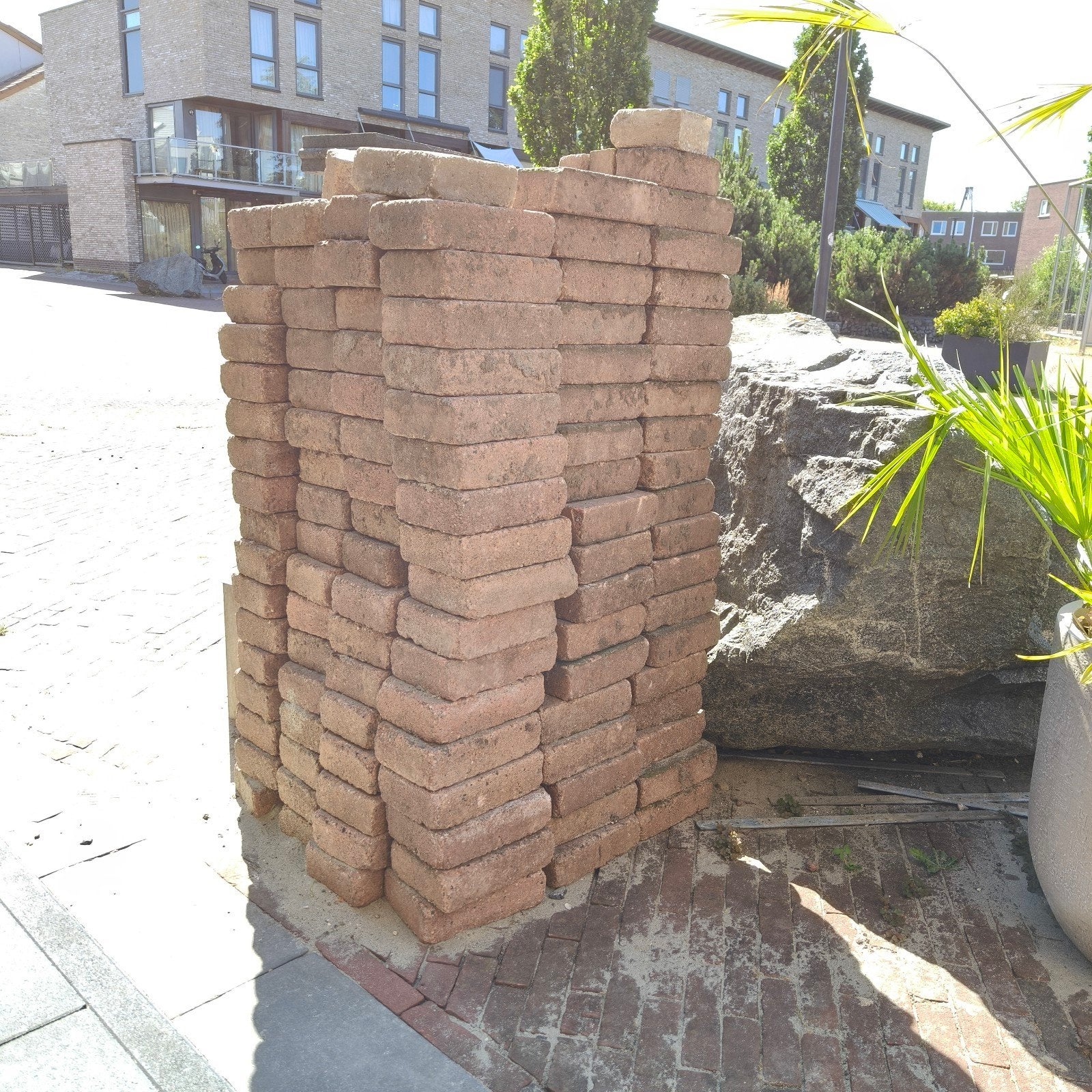 Terrastegels 60x30x8 en Straatstenen 20x13x5 (ca. 14m2), Ophalen, Gebruikt, Beton, Terrastegels
