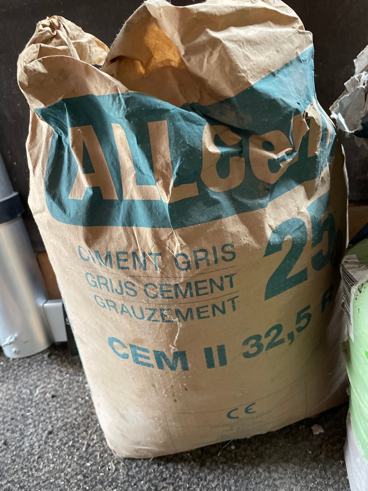 Zak grijs cement CEM II 32,5 - 25 kg, Doe-het-zelf en Verbouw, Overige Doe-het-zelf en Verbouw, Ophalen, Nieuw
