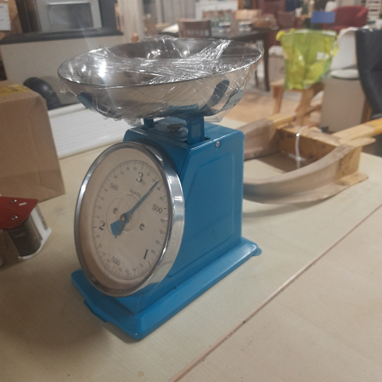 Blauwe mechanische keukenweegschaal met kom - Max. 3 kg, Keukenweegschaal, Analoog, Ophalen of Verzenden, Gebruikt