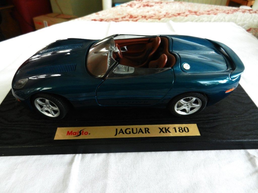 Maisto Jaquar XK 180, Verzamelen, Overige Verzamelen, Ophalen, Zo goed als nieuw