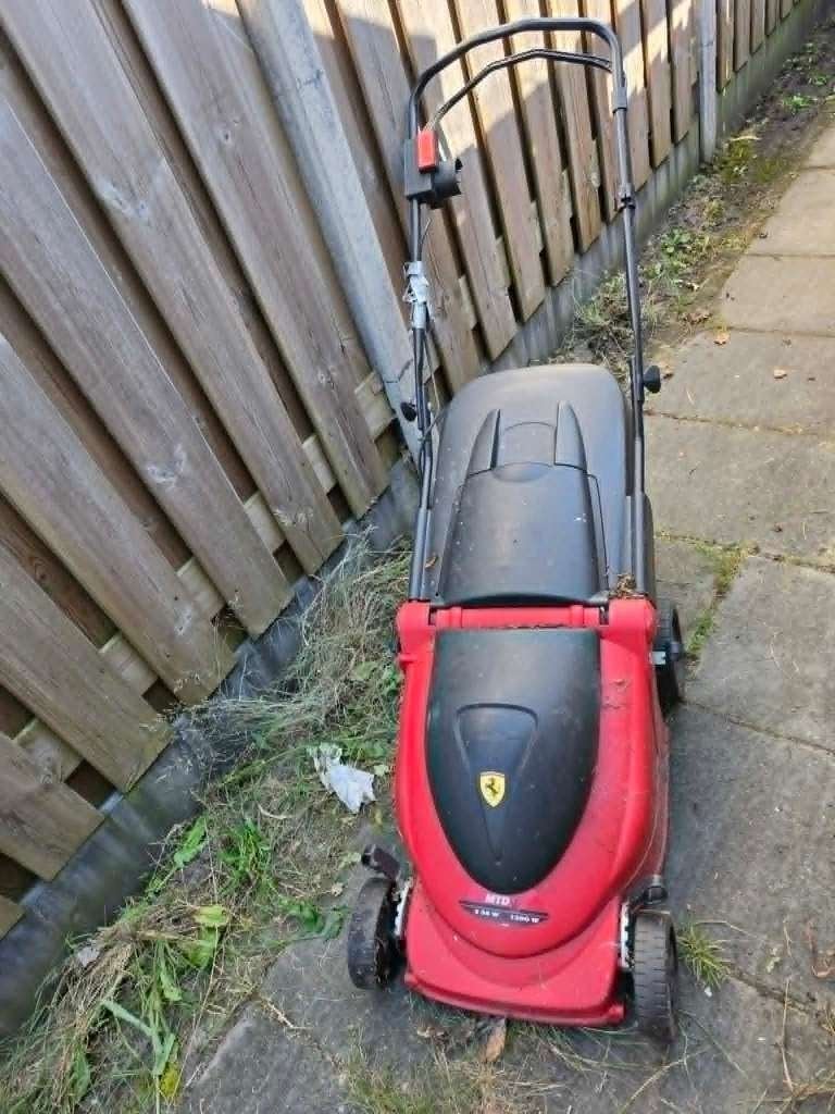 te koop een mooie grote grasmaaier voor 40,-, Tuin en Terras, Grasmaaiers, Ophalen, Cirkelmaaier, Elektrische grasmaaier, MTD