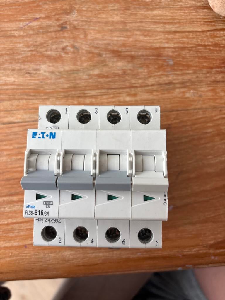 Eaton PLS6-B16/3N 3-fase automaat B16, Doe-het-zelf en Verbouw, Ophalen of Verzenden, Gebruikt, Schakelaar