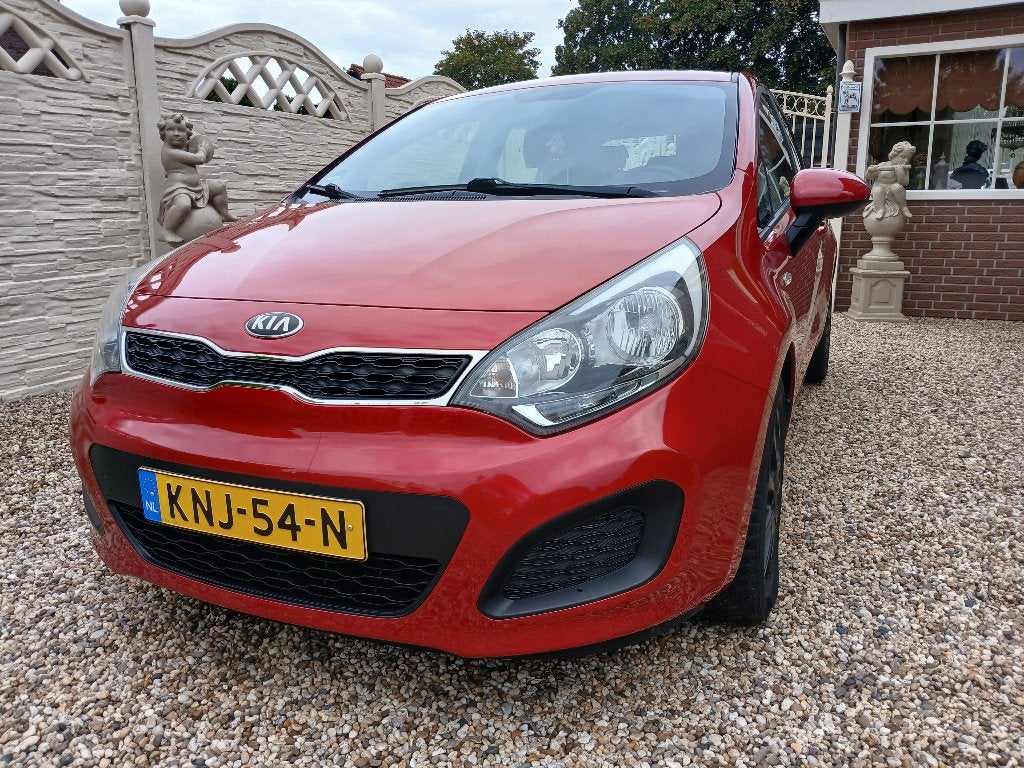 Kia Rio 1.2 I 5DRS 2012 Rood airco  apk 01-09-2027, Voorwielaandrijving, Euro 5, Zwart, 4 cilinders