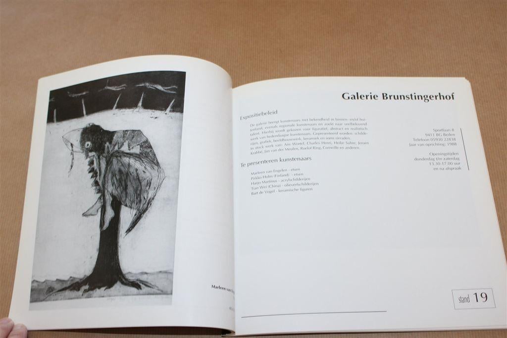 Gallery art show 1994. Int. hedendaagse kunst., Ophalen of Verzenden, Gelezen