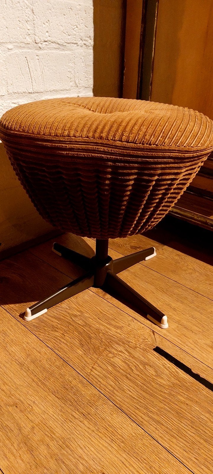 Vintage Space Age Poef - Ribstof Corduroy Bruin, Minder dan 50 cm, Rond, Minder dan 50 cm, Ophalen of Verzenden