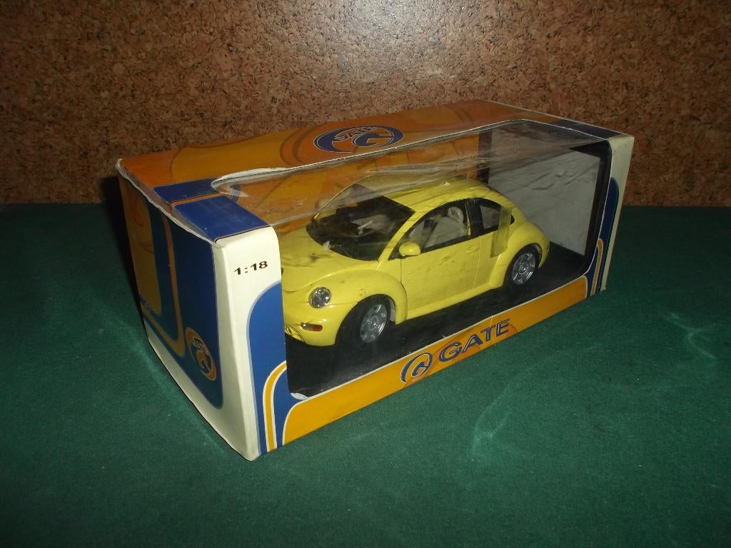 1/18 Volkswagen New Beetle - Gate pastel-geel, Hobby en Vrije tijd, Modelauto's | 1:18, Ophalen of Verzenden, Nieuw, Overige merken