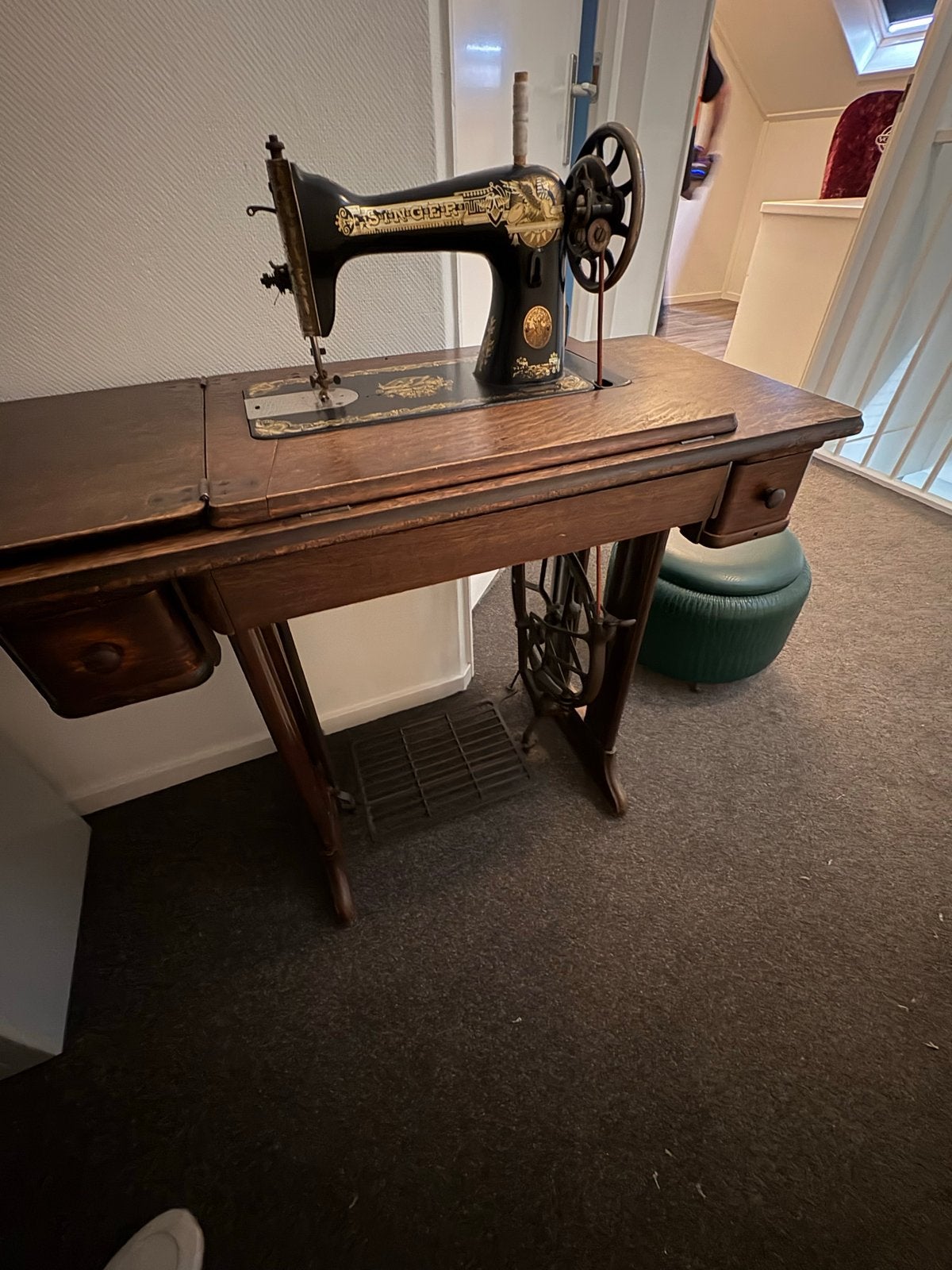 Antieke Singer Naaimachine met Houten Tafel, Antiek en Kunst, Antiek | Naaimachines, Ophalen