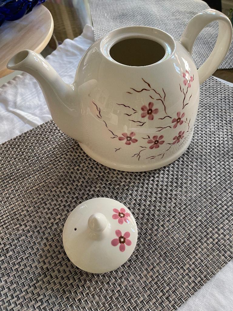 Mooie stevige theepot, Ophalen, Keramiek, Overige typen, Zo goed als nieuw
