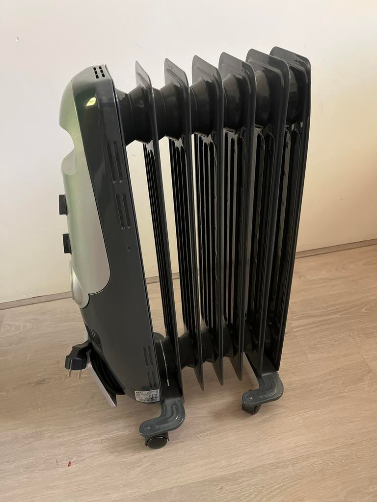 AEG Oliegevulde elektrische Radiator 36x64x23 cm, Ophalen, 30 tot 80 cm, Radiator, Minder dan 60 cm