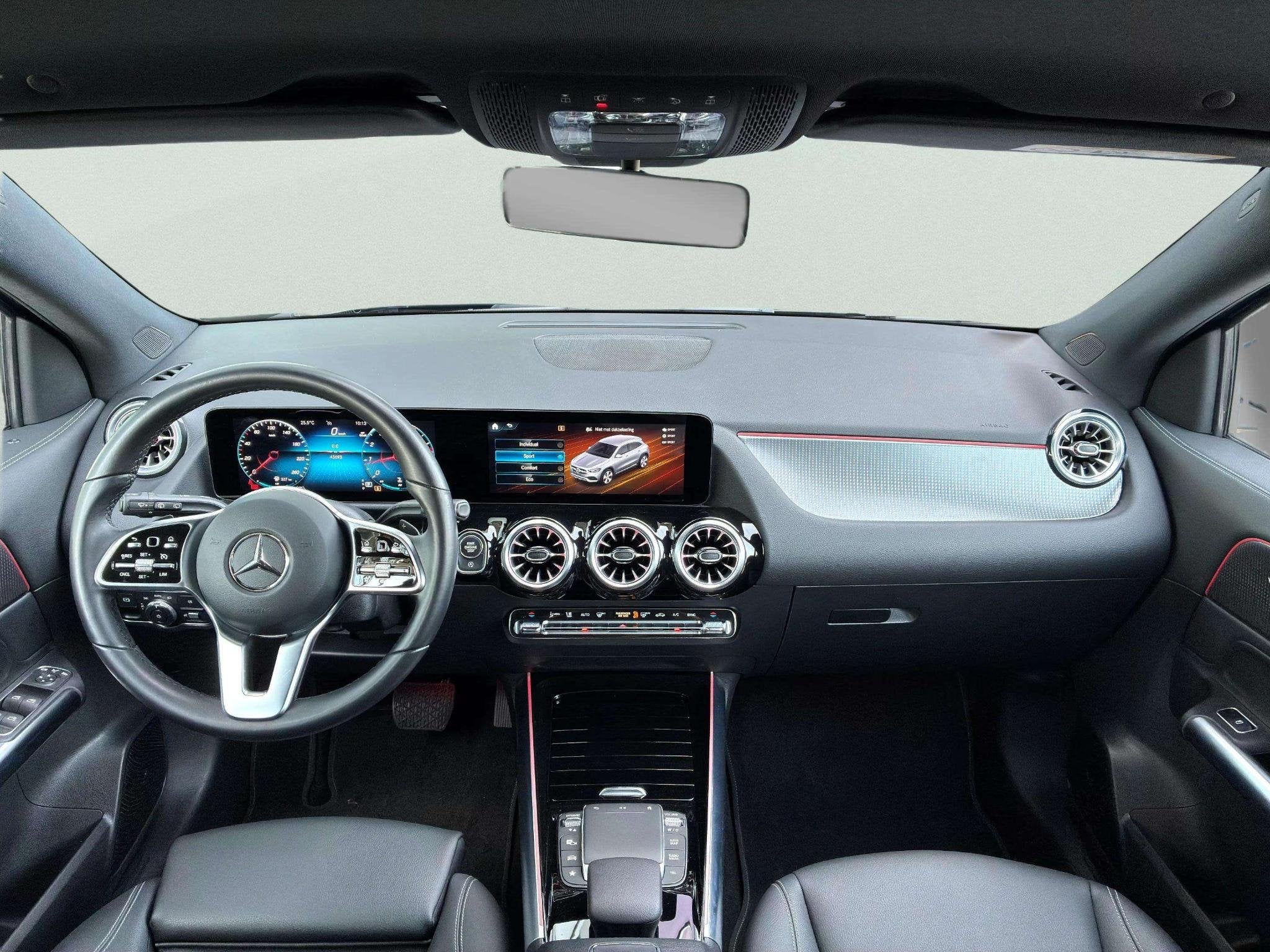 Mercedes-Benz GLA 200 Luxury Line, Stof, 4 cilinders, Blauw, 163 pk