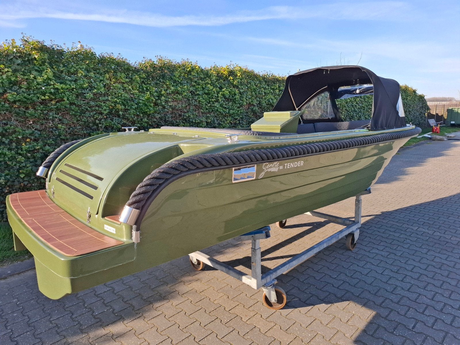 Nieuwe Gentle 555 Tender sloep in stoere kleur! 15pk motor