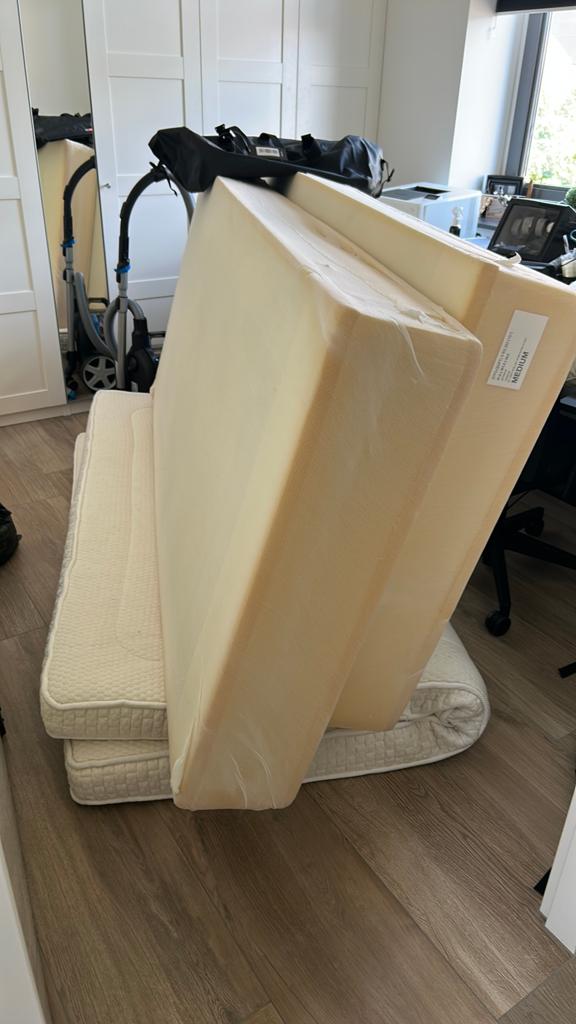 Gratis 2 Matrassen ( 90x200) + topper ( 180x200) Swiss Sense, Ophalen, Zo goed als nieuw