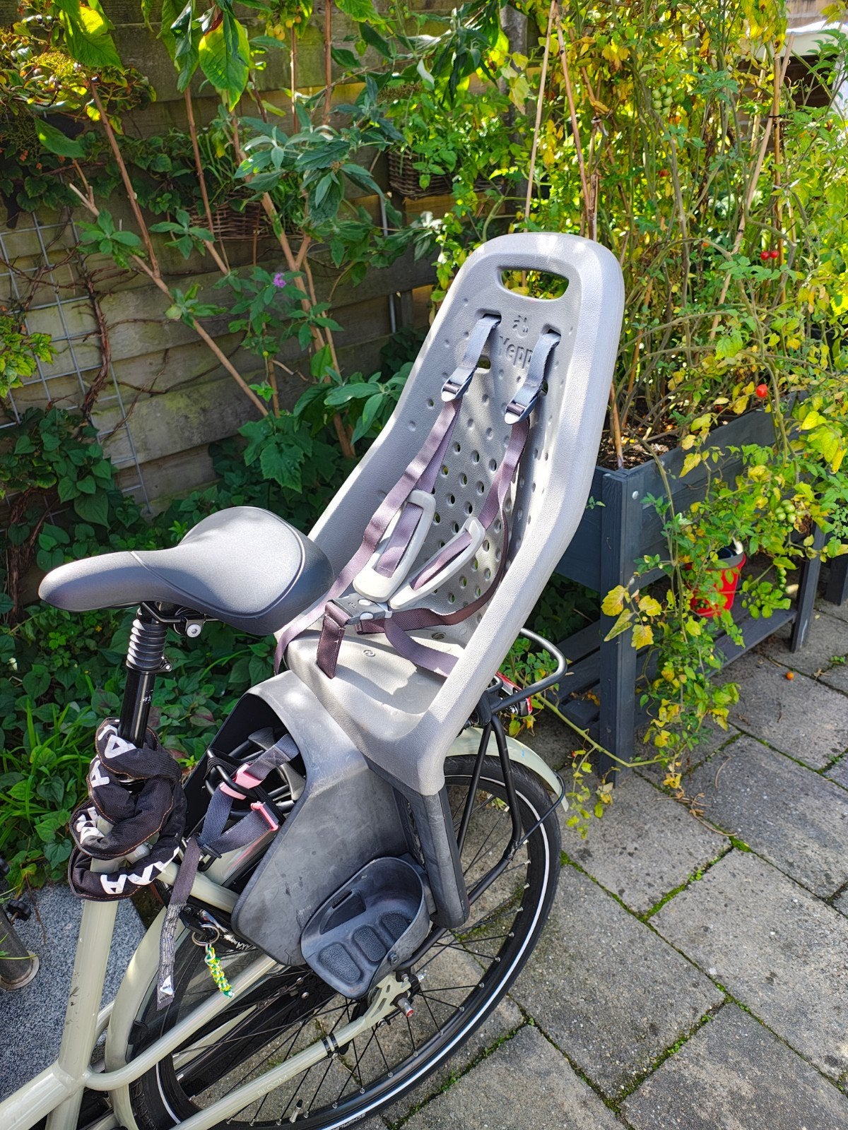 Yepp GMG Achterzitje voor fiets - Grijs + opzetdrager steco, Fietsen en Brommers, Achterzitje, 0 t/m 18 kg, Ophalen, Yepp GMG