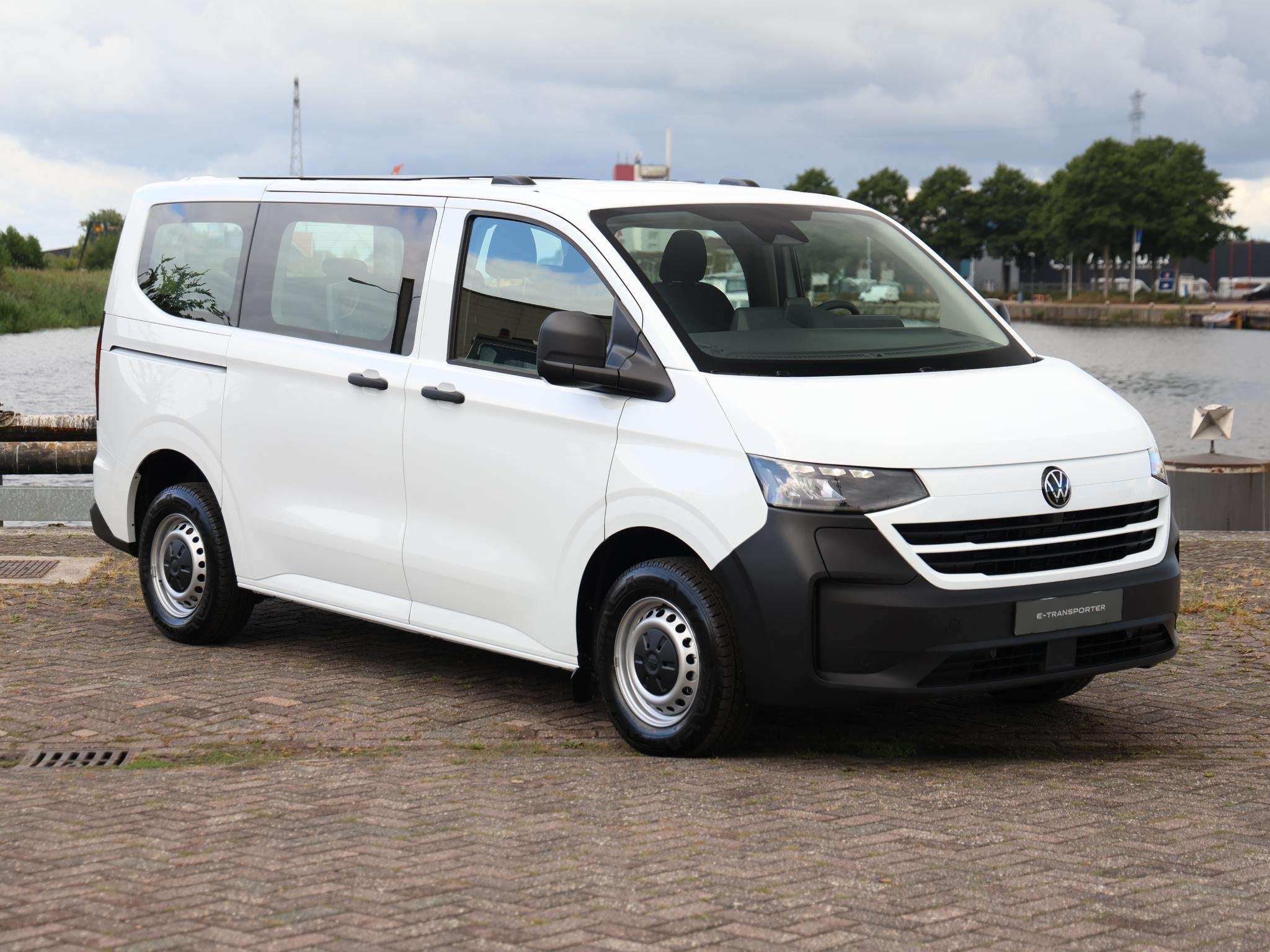 Volkswagen Transporter Kombi Taxi 136PK 71 kWh | Taxi uitvoe, Automaat, Zwart, 2000 kg, Volkswagen