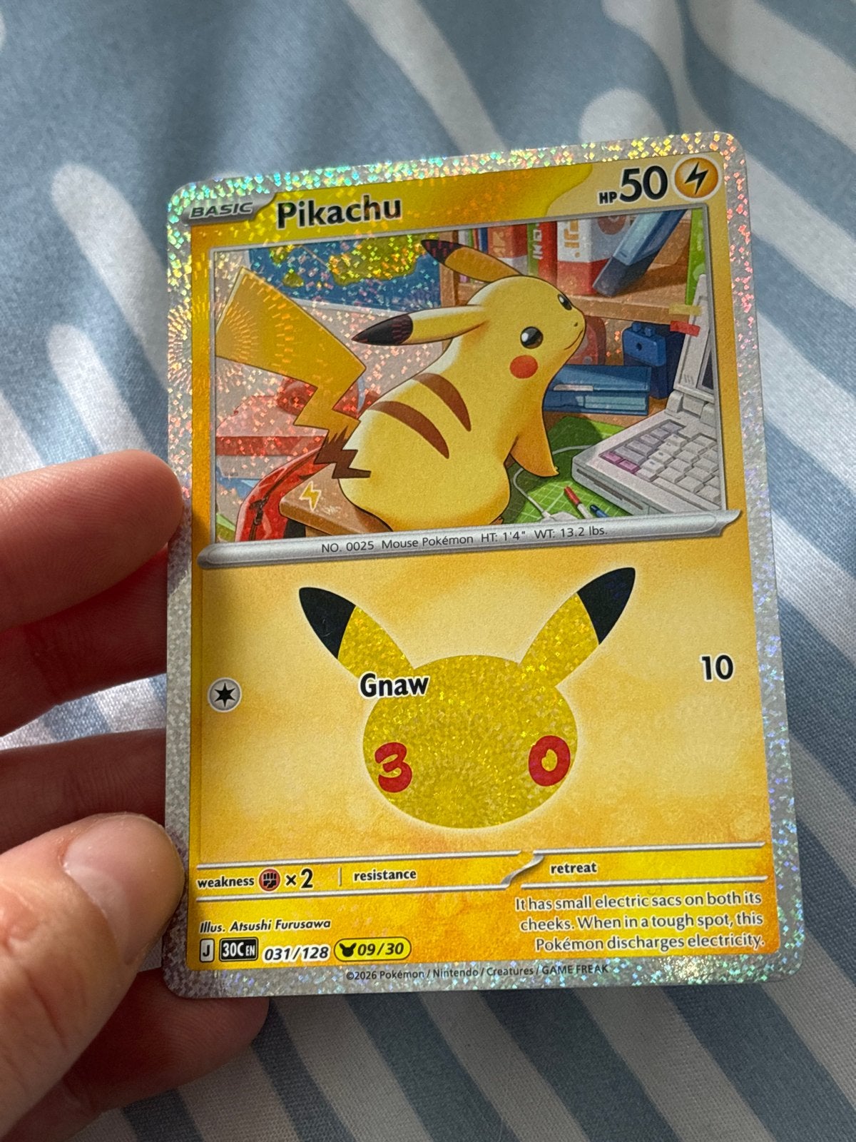 Pikachu Basic Foil Pokémon Kaart 031/128 30th anniversary, Hobby en Vrije tijd, Ophalen, Zo goed als nieuw, Losse kaart, Foil
