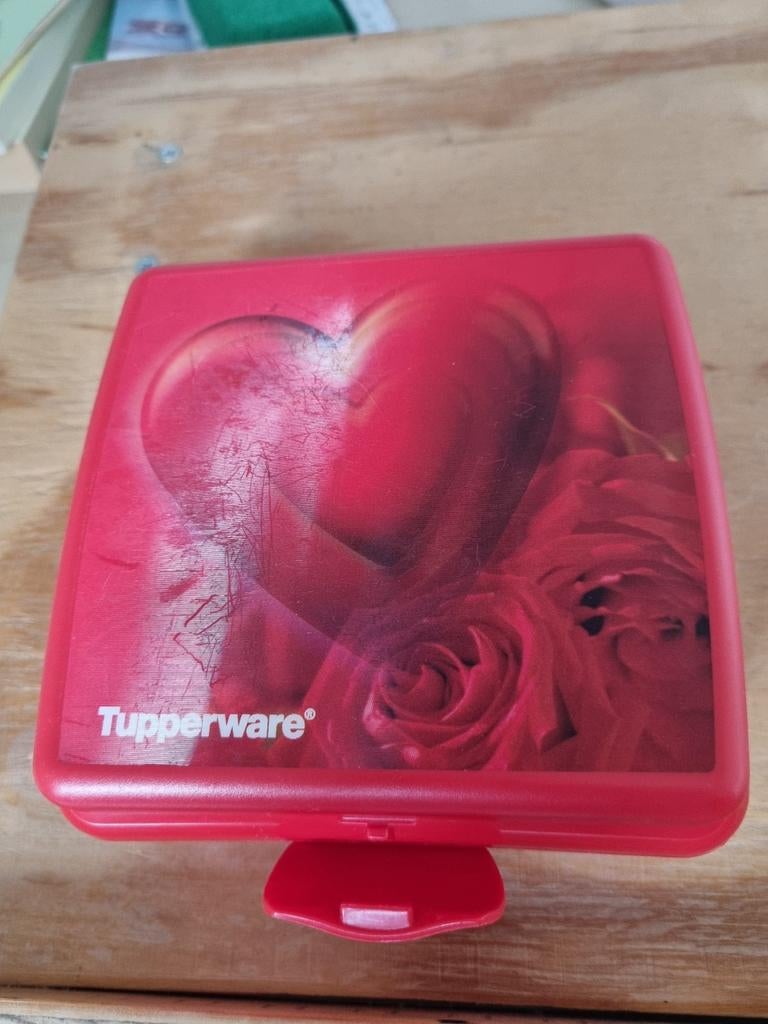 Rood tupperware doos, Ophalen of Verzenden, Taarten of Cupcakes, Bakvorm
