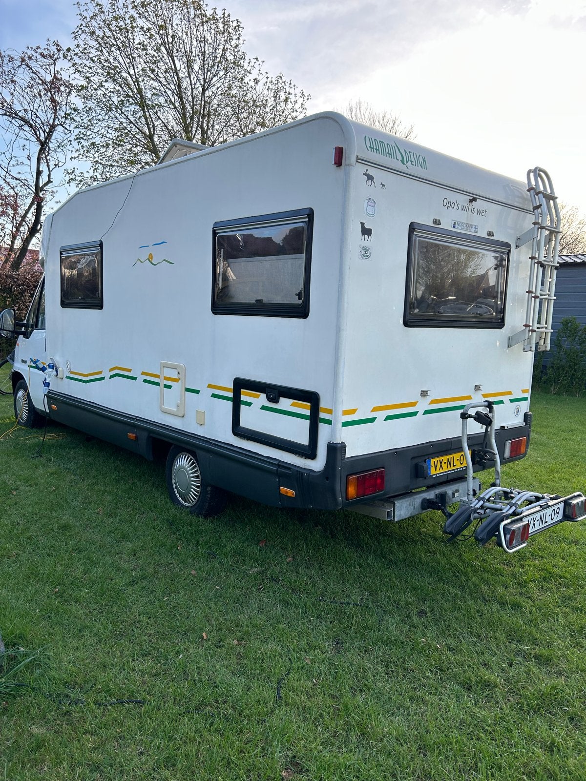 Foto 15 van camper met voortent